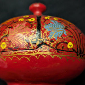 Vintage Hand-Painted Kashmiri Trinket Box (Papier-Mâché) 🇮🇳🌹✨