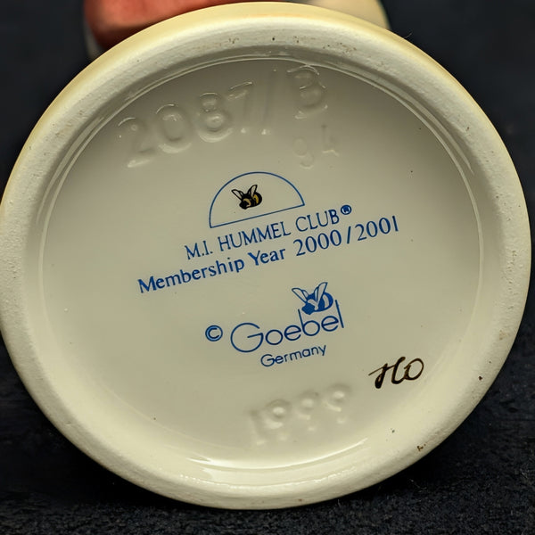 Hummel Figurine #2087/B "Honor Student" (Goebel, Club Exclusive) 🇩🇪👦📚