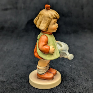 Hummel Figurine #729 "Nature's Gift" (Goebel, Club Exclusive) 🇩🇪👧💧