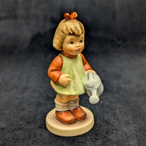 Hummel Figurine #729 "Nature's Gift" (Goebel, Club Exclusive) 🇩🇪👧💧