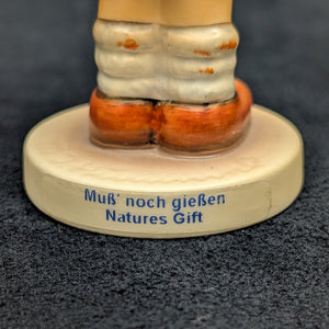 Hummel Figurine #729 "Nature's Gift" (Goebel, Club Exclusive) 🇩🇪👧💧