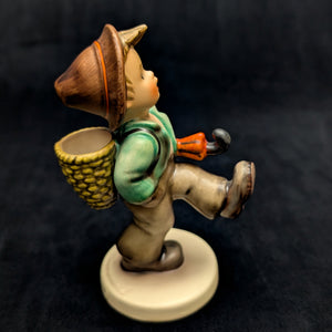 Vintage Hummel Figurine #79 "Globe Trotter" (Goebel, W. Germany) 🇩🇪🚶‍♂️🧺